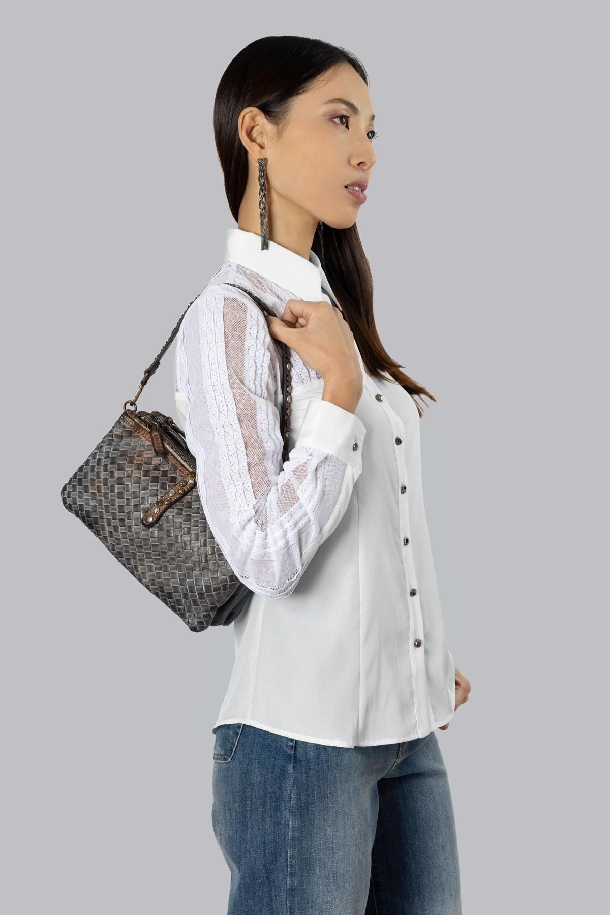 Kaylu Regin Black avion met